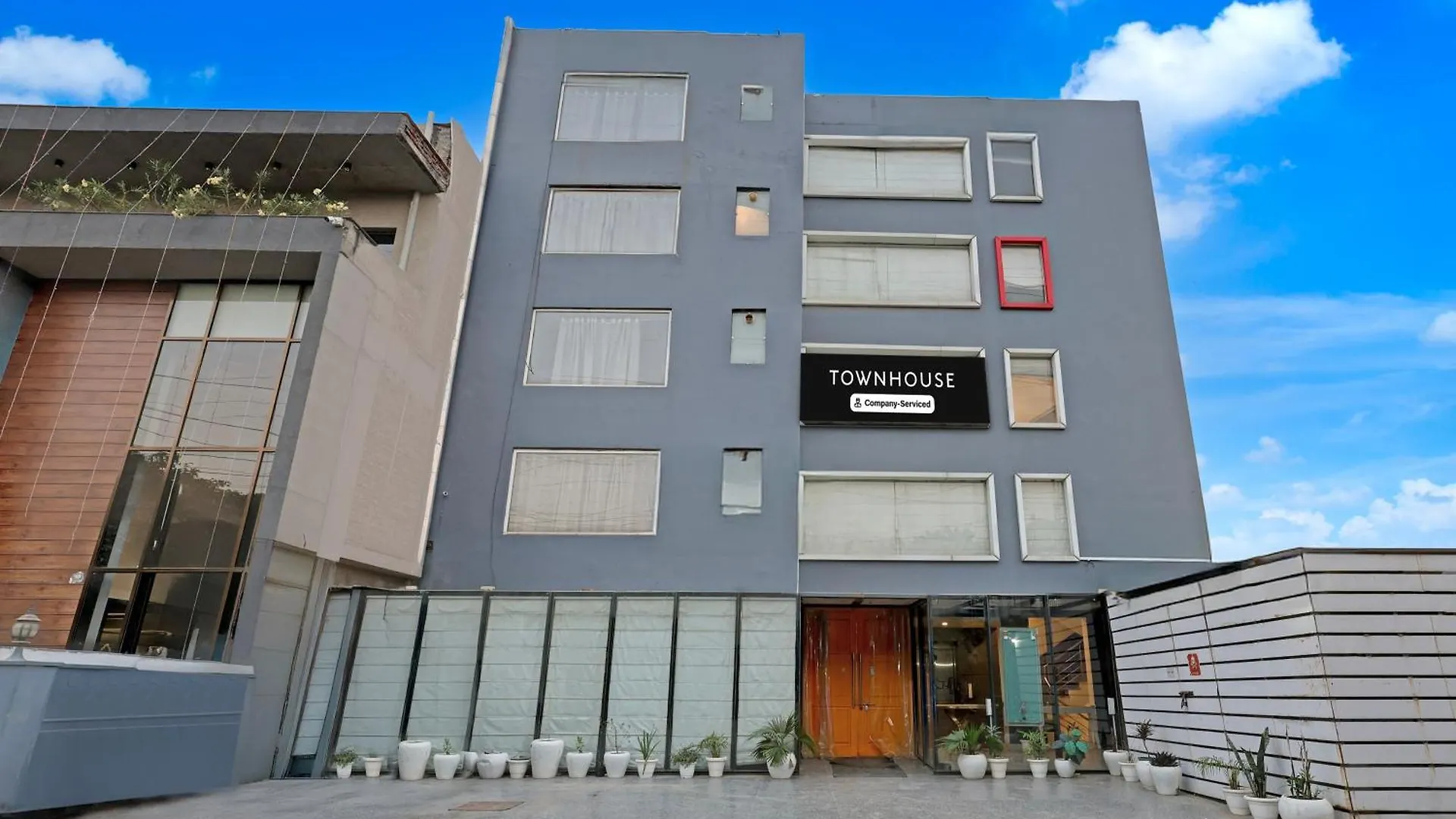 Hotel Super Townhouse Sector 57 Gurgaon Near Hong Kong Bazaar